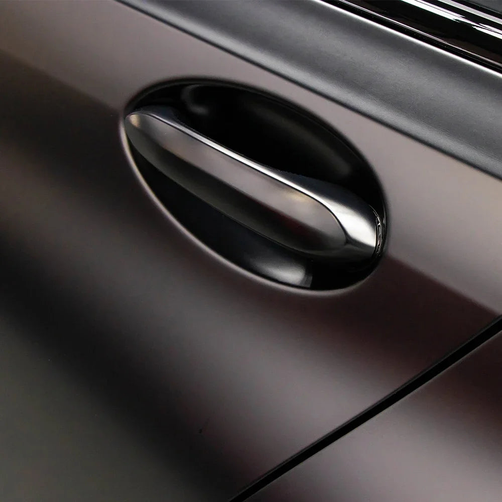 Film adhésif vinyle noir mat pour voiture