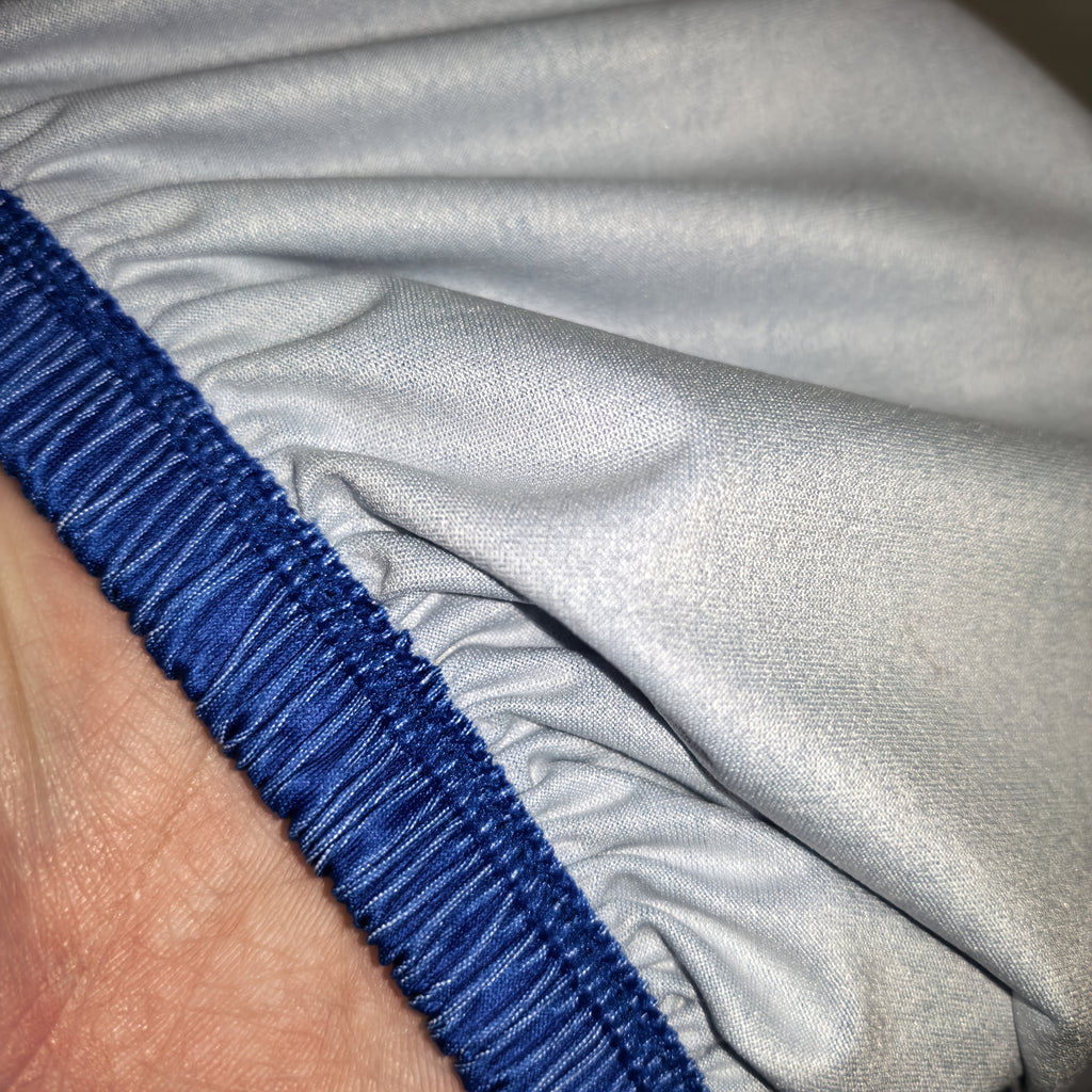 Bannière de Capot Voiture Drapeau du Kosovo – Élastique, Résistante au Vent et à la Pluie